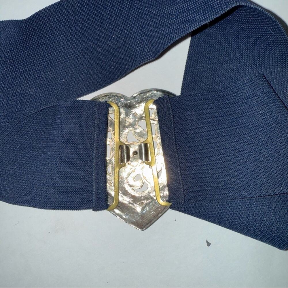 VINTAGE 80s Stretch navy Waist Belt Oversized brass heart Buckle Fits 29" to 40" - Picture 3 of 3